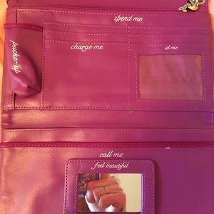 White House/ Black Market wallet